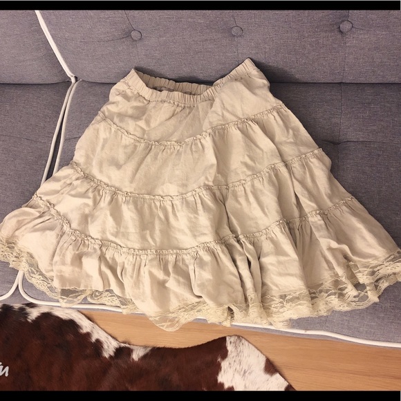 Zara Dresses & Skirts - Cream skirt size 4 Japanese style Zara Dresses & Skirts - Cream skirt size 4 Japanese style